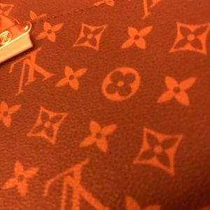 A purse.
